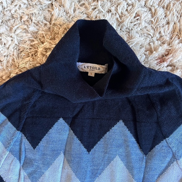 L'ETOILE SPORT CHEVRON MOCK NECK SWEATER size Small never worn - Picture 2 of 3